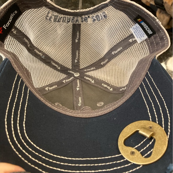 NASCAR fanatics 2018 60th anniversary Daytona 500 trucker hat with bottle opener - Picture 4 of 4